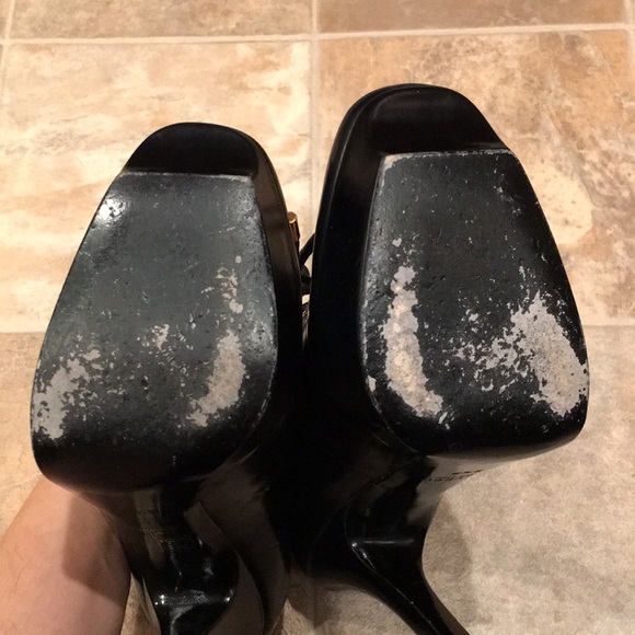 Gucci Black Leather with Gold Hardware Heels - Picture 3 of 8